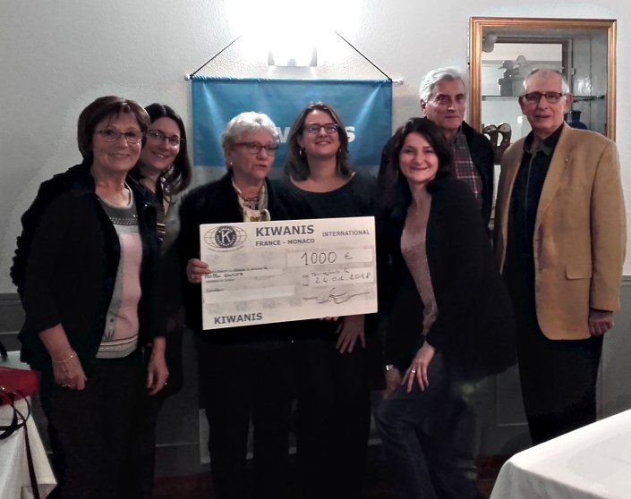 Remise de 3000 euros  à 3 Associations