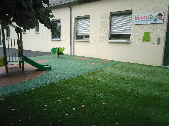 Un parc avec deux modules de jeu financé par le club de Sens