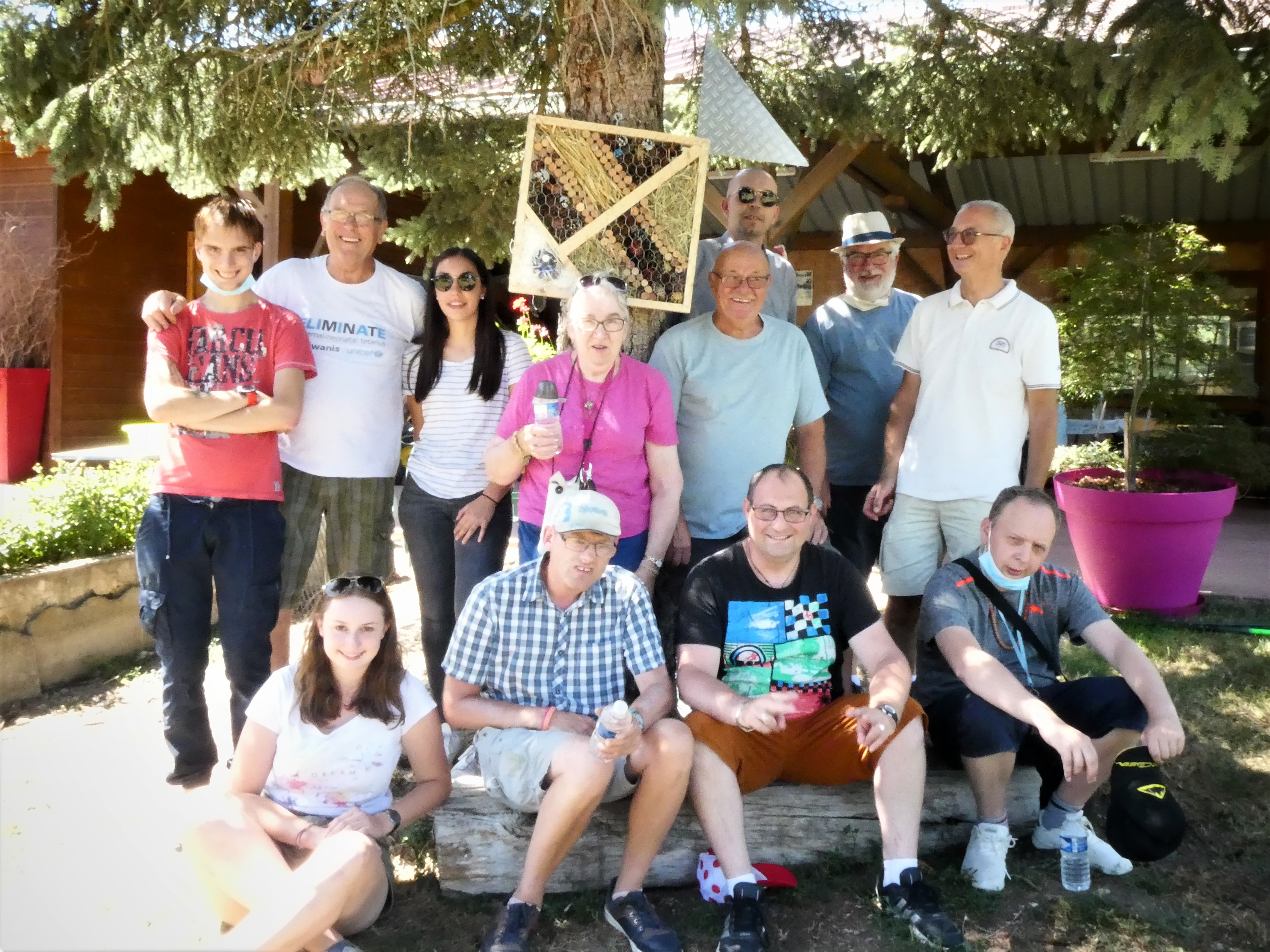Journée récréative « pêche » organisée pour des résidents de l’ESAT de Belval