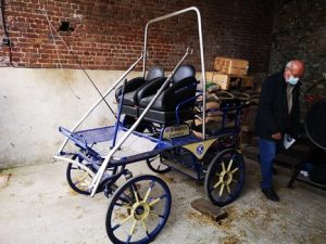 VOITURE HIPPOMOBILE