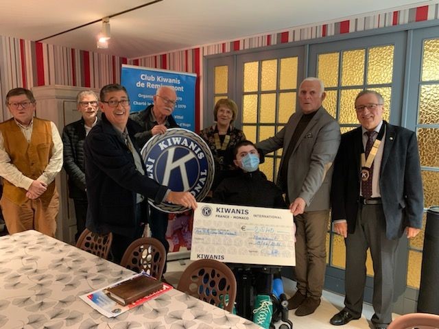 club de Remiremont : remise d&rsquo;un don pour Jonathan