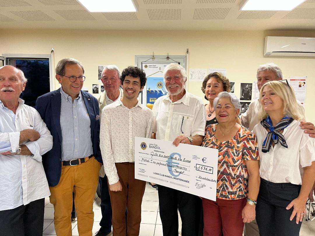 Belle soirée de remise de chèques après l&rsquo;action commune des Kiwanis, Lions, Rotary de Bandol