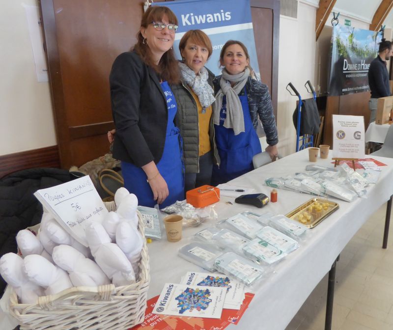 Salon des et produits du terroir organisé par le club de Bourges