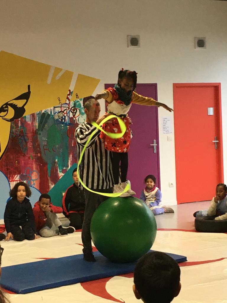 Un thé dansant pour un atelier cirque par le club féminin plurielles de Troyes