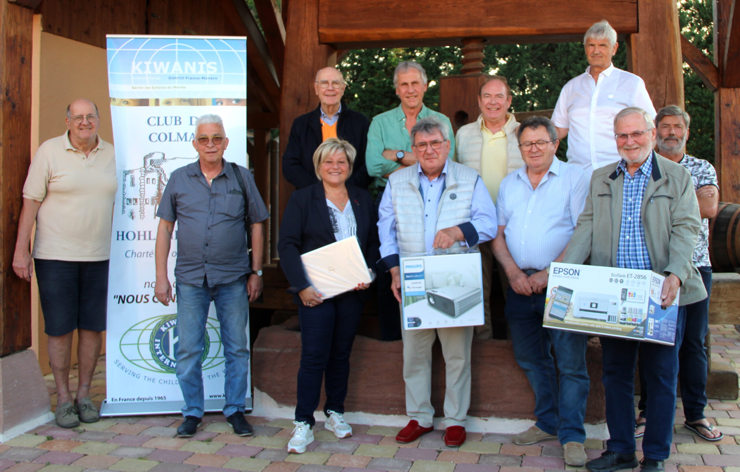 Le KIWANIS HOHLANDSBOURG offre du matériel informatique à SCHIZO ESPOIR