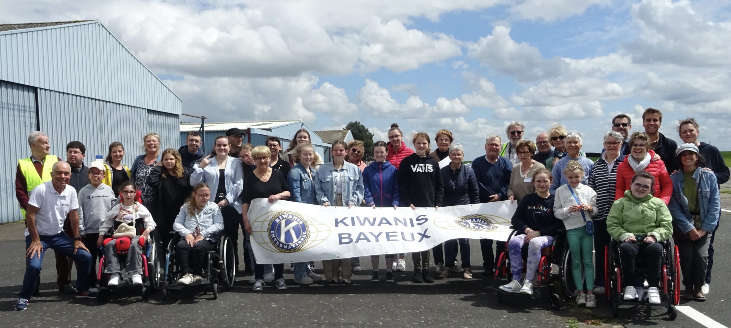 Baptêmes de l&rsquo;air à Carpiquet par les clubs de Bayeux Reine Mathilde et Len Lomell
