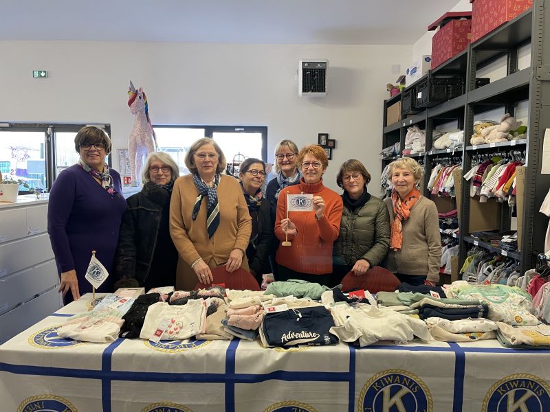 SOLIDAIRES DE LA SECTION « bébés » DES RESTOS DU COEUR
