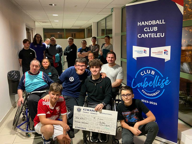 Les clubs KIWANIS hauts normands mettent à l’honneur Thomas Dauzet, jeune handballeur en fauteuil
