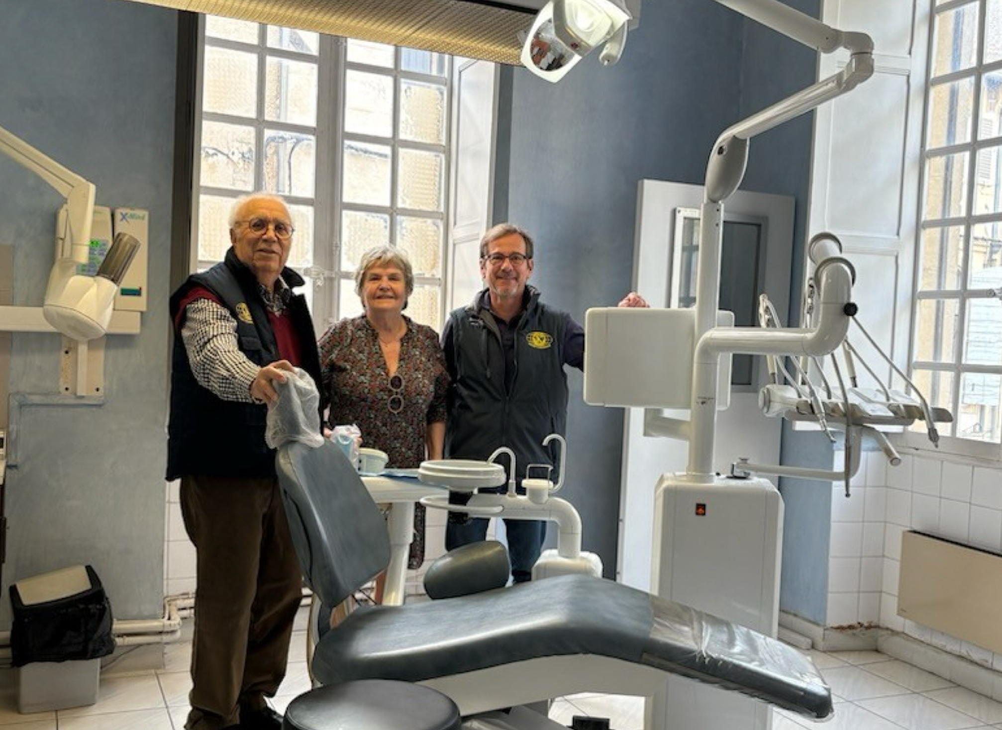 Deux fauteuils de dentiste pour l&rsquo;Ukraine par le kiwanis Arles Camargue